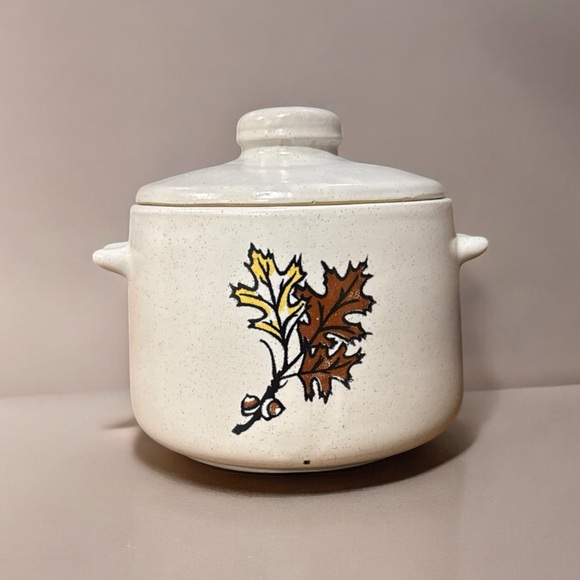 **SOLD** Vintage West Bend Ceramic Beanpot with Lid - Picture 1 of 5